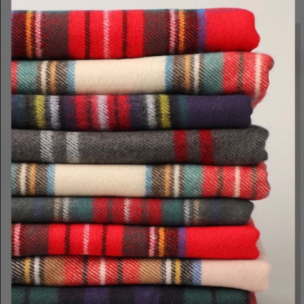 $65 SERRA Red IRISH PLAID Blanket Shawl Fringe Buffalo Scarf - Picture 6 of 16